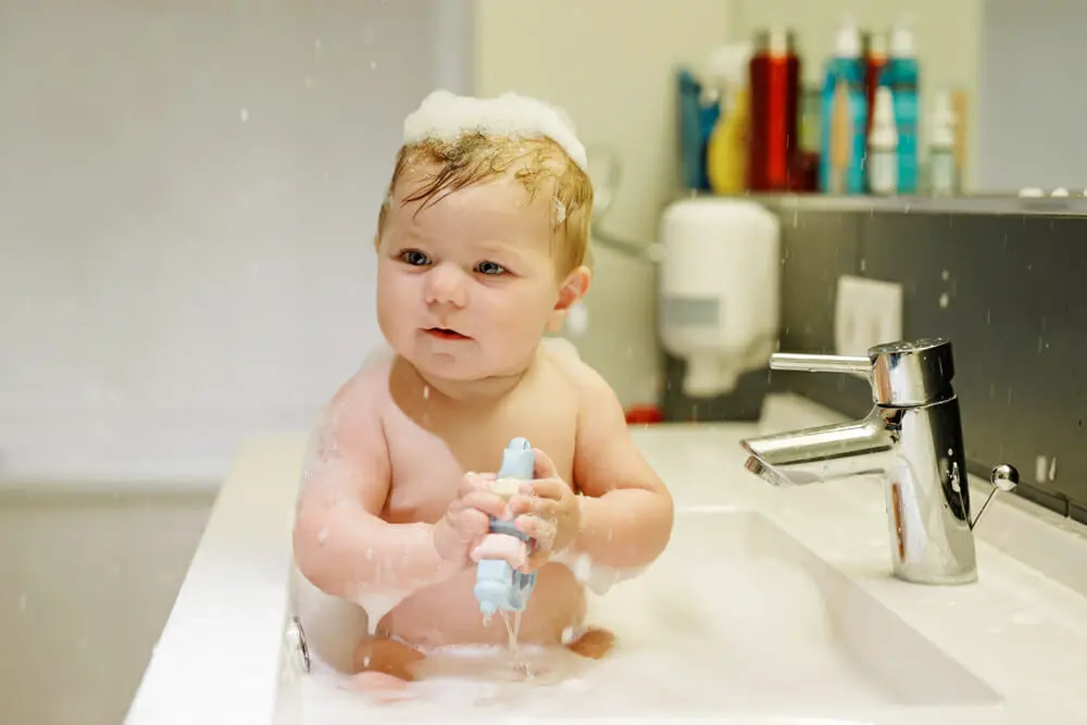 How To Baby Proof Your Bathtub Neolittle, How To Keep Toddler Safe In Bathtub